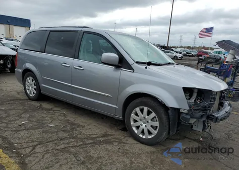 2015 Chrysler Town & Country Touring z USA, uszkodzony, nr VIN 2C4RC1BG2FR629921